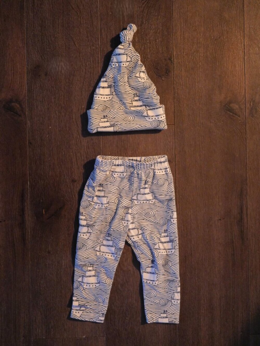 Winter Water Factory Leggings + Newborn Hat Set